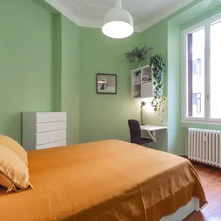 Milan, Cozy Flat In Porta Venezia Apartment