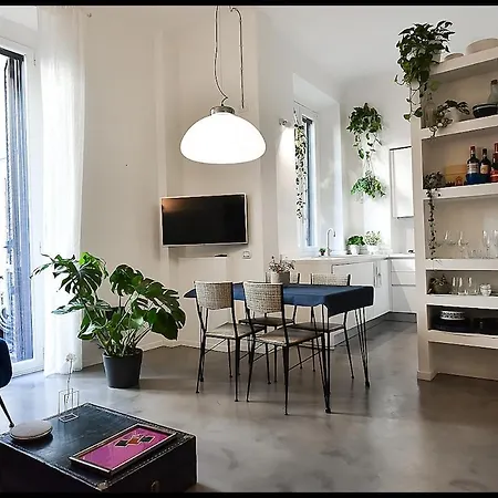 Milan, Cozy Flat In Porta Venezia Apartment